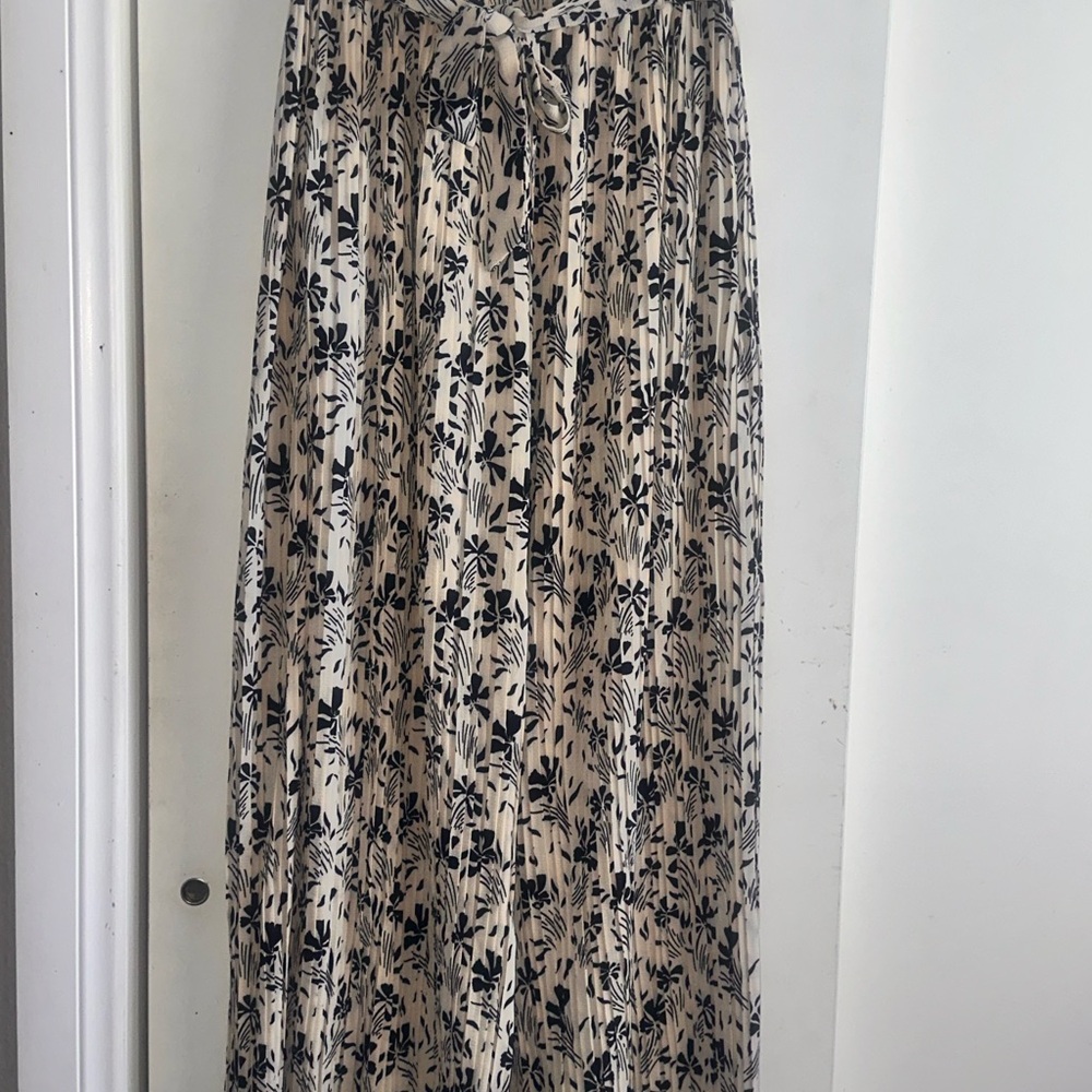 Floral Black and beige pants